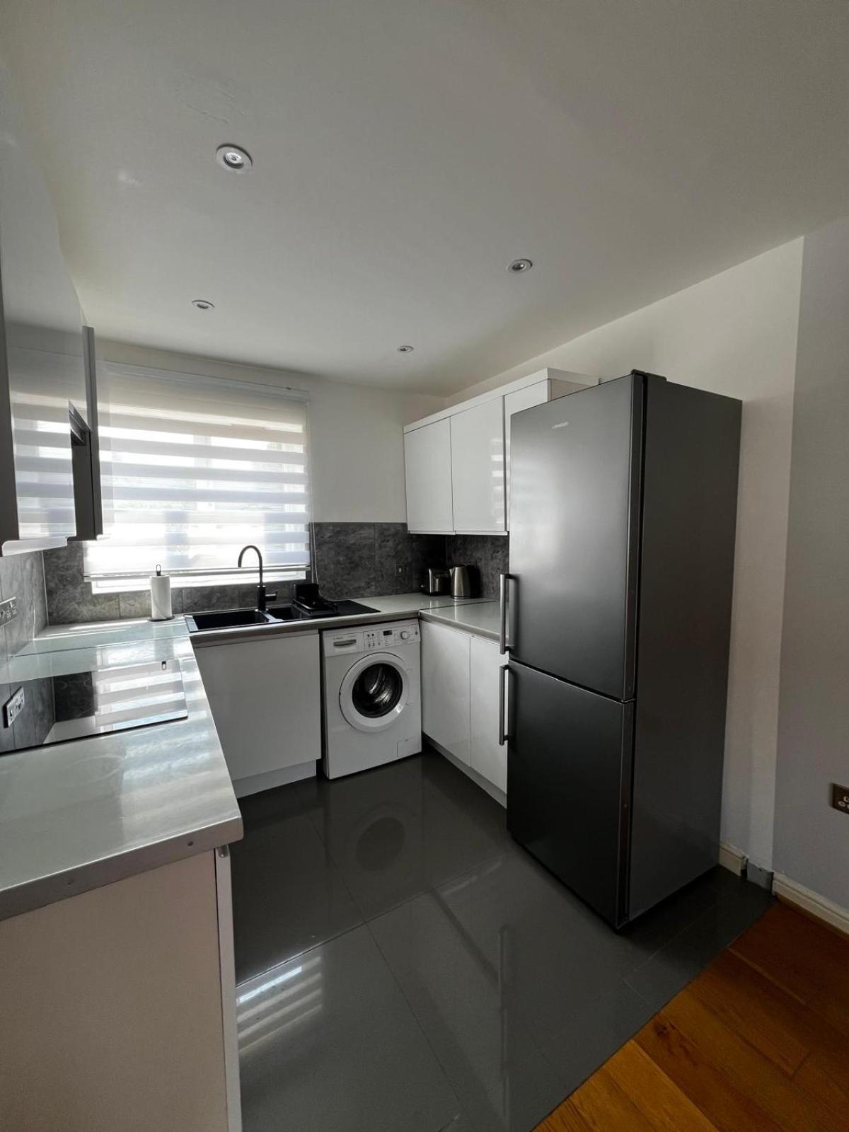 2-Bedroom Flat Walking Distance To Excel London - Perfect Location! Exterior photo