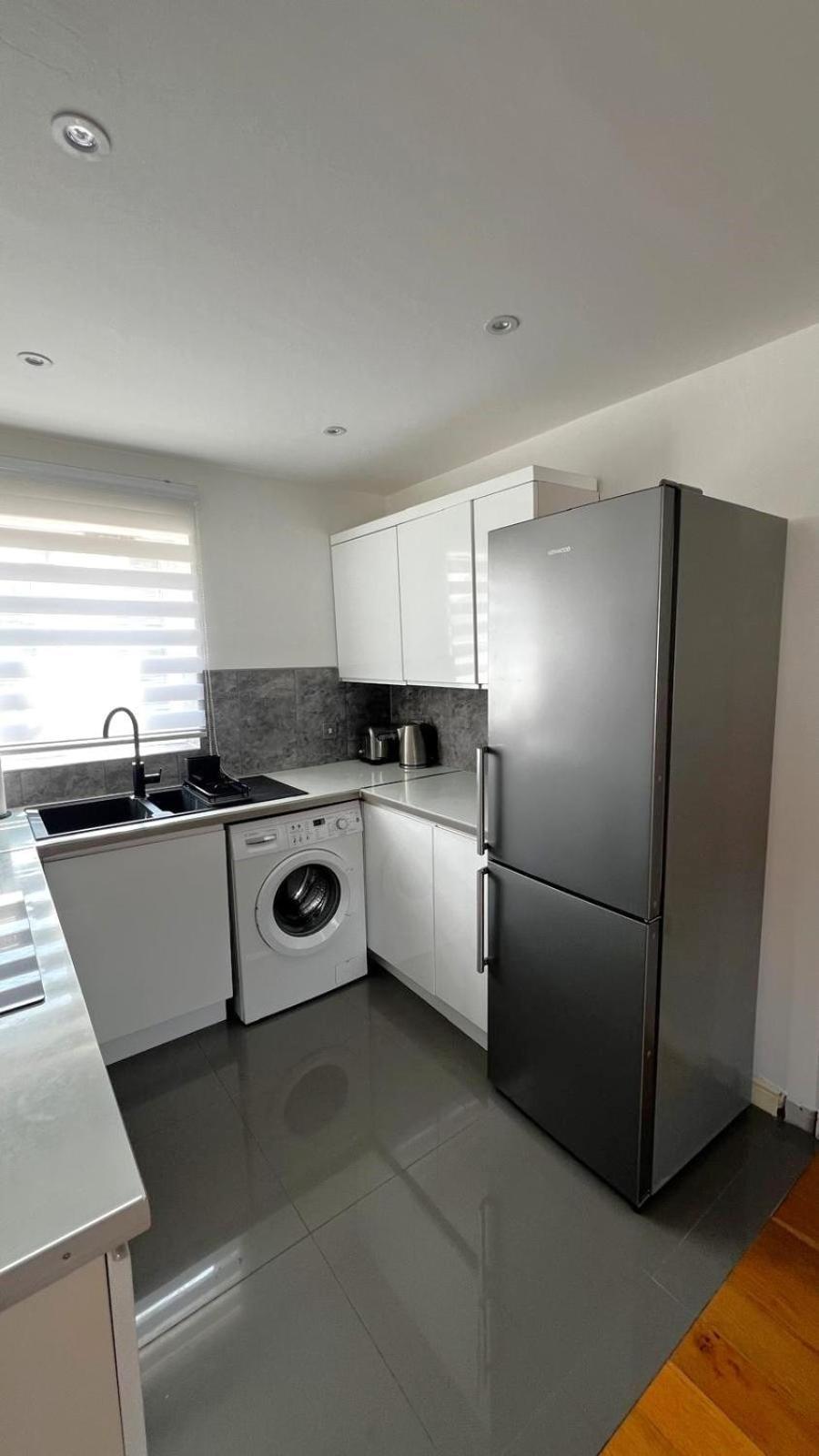 2-Bedroom Flat Walking Distance To Excel London - Perfect Location! Exterior photo