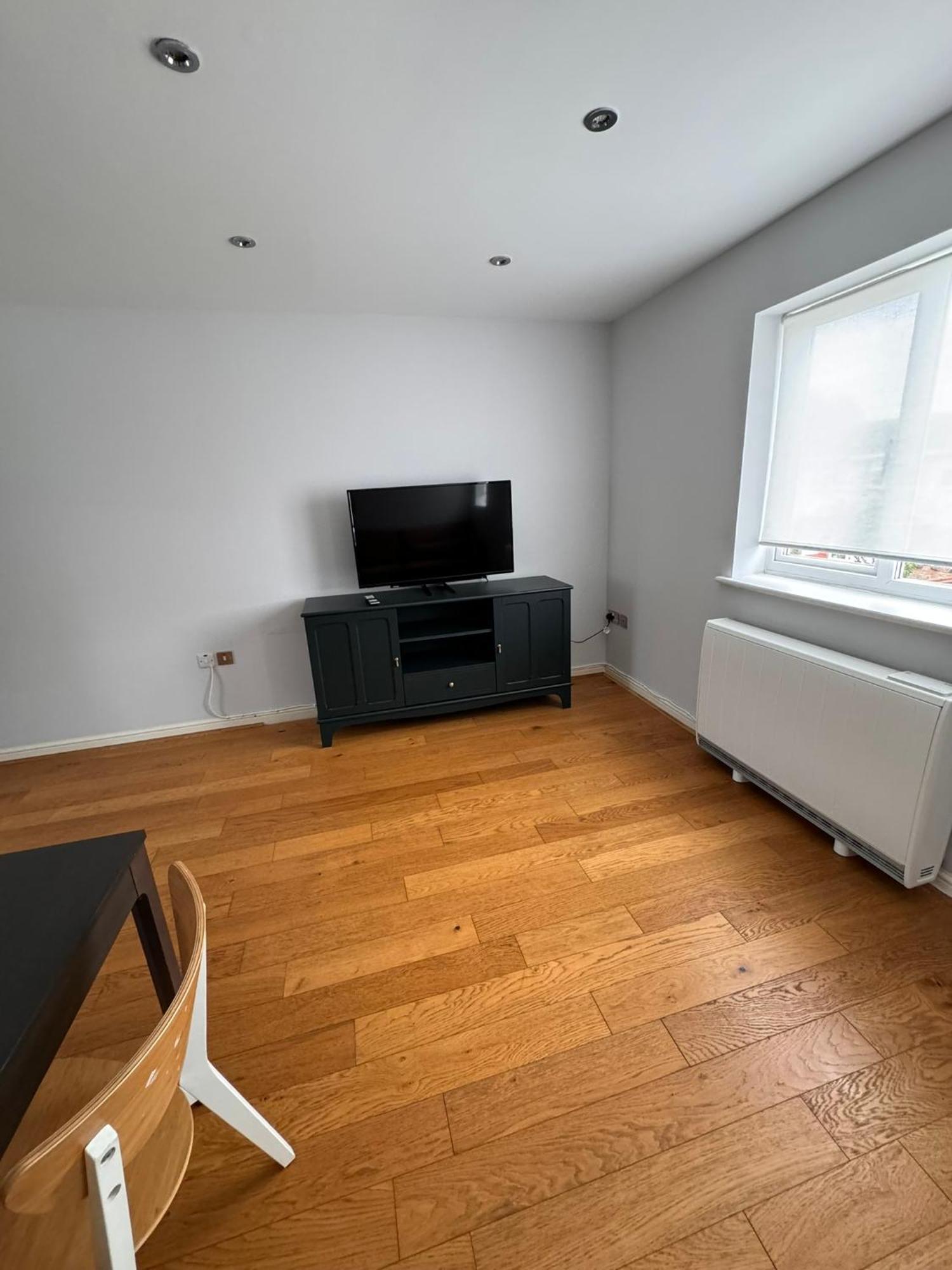 2-Bedroom Flat Walking Distance To Excel London - Perfect Location! Exterior photo