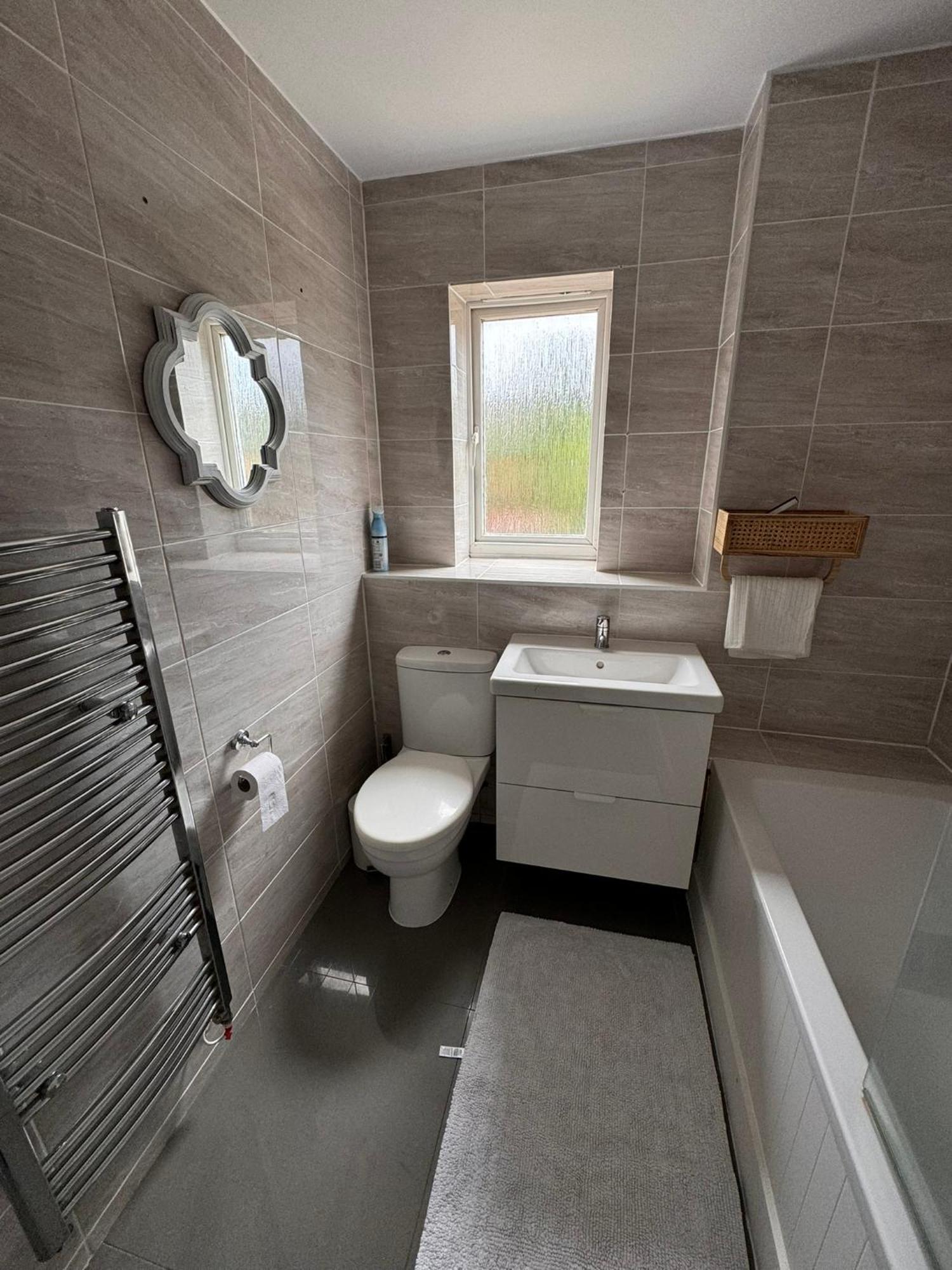 2-Bedroom Flat Walking Distance To Excel London - Perfect Location! Exterior photo