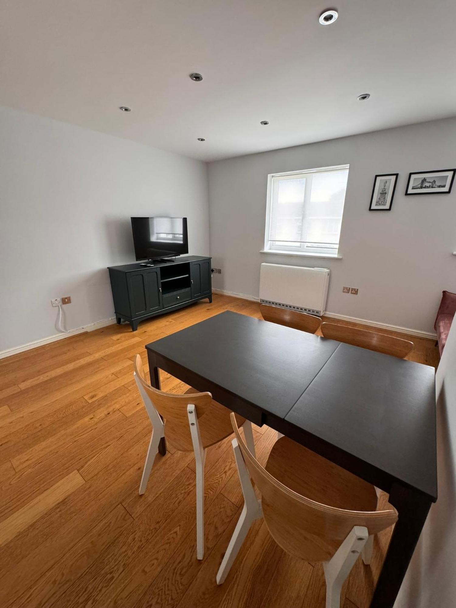 2-Bedroom Flat Walking Distance To Excel London - Perfect Location! Exterior photo
