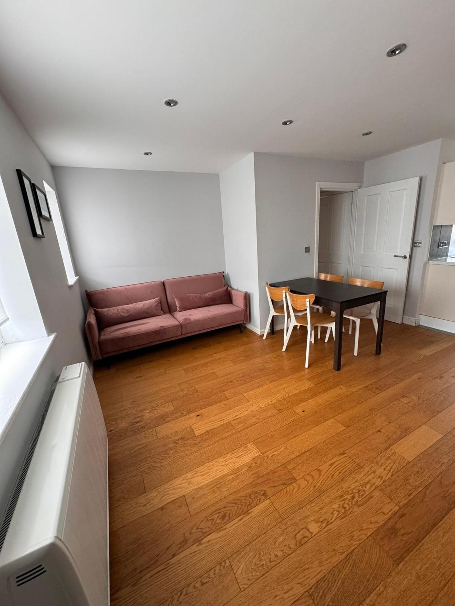 2-Bedroom Flat Walking Distance To Excel London - Perfect Location! Exterior photo
